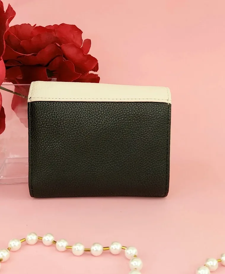 Cartera Guess para dama color rosa y negro