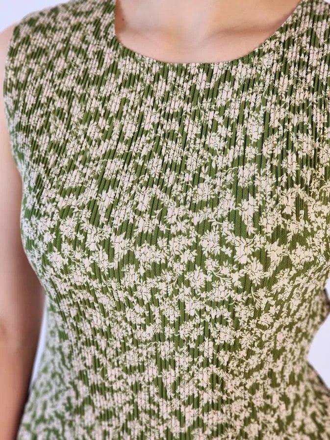 Blusa para dama color verde musgo con estampado floral