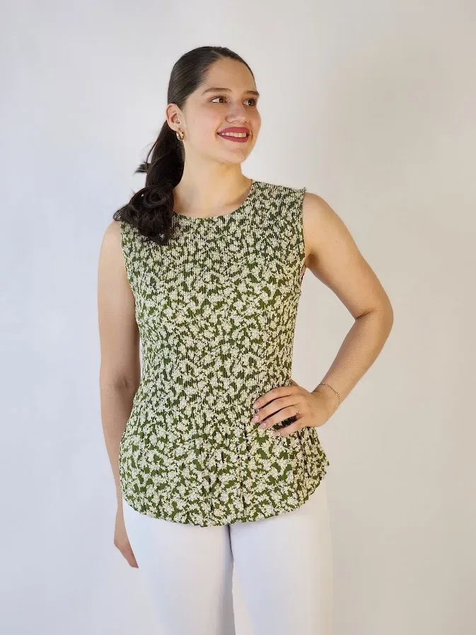 Blusa para dama color verde musgo con estampado floral