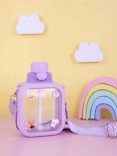 Botella de plástico con botones diseños varios al azar