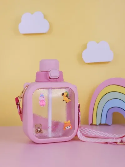 Botella de plástico con botones diseños varios al azar