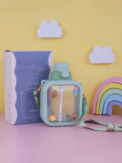 Botella de plástico con botones diseños varios al azar