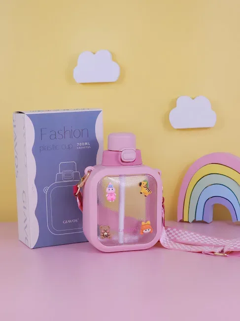 Botella de plástico con botones diseños varios al azar