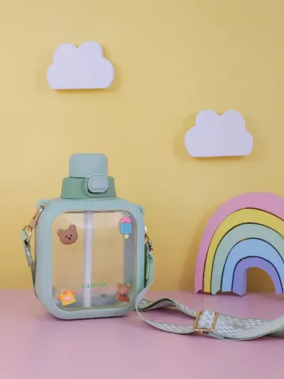 Botella de plástico con botones diseños varios al azar