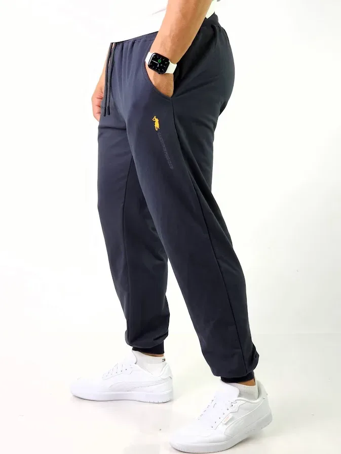 Jogger Cambridge Polo Club para caballero color gris oscuro