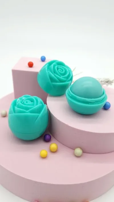 Bálsamo labial para dama aroma a rosas