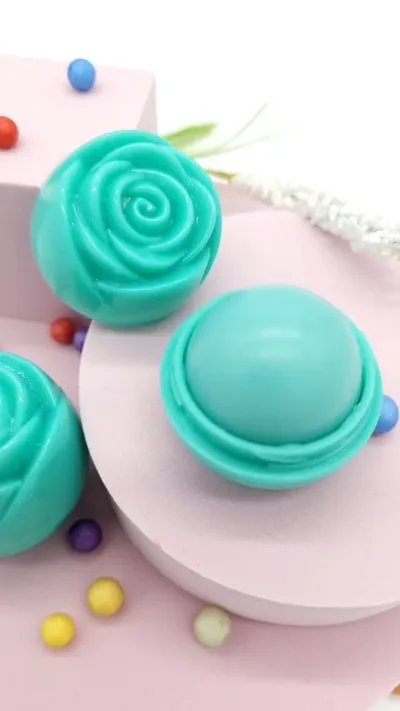 Bálsamo labial para dama aroma a rosas