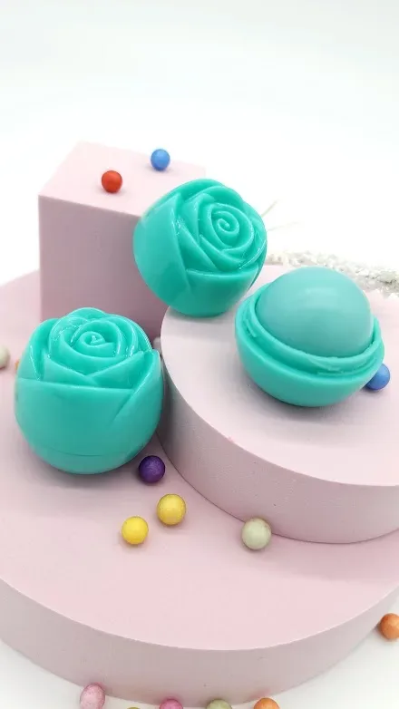 Bálsamo labial para dama aroma a rosas