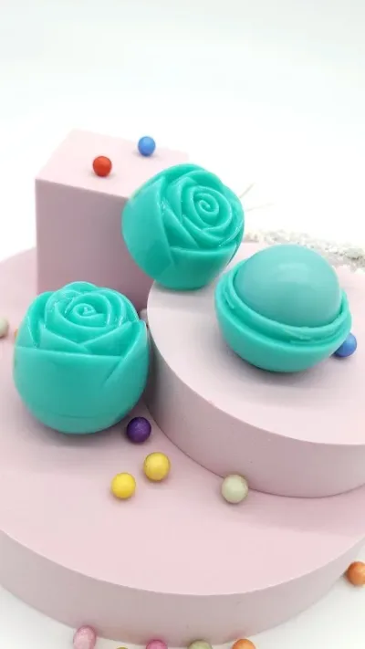 Bálsamo labial para dama aroma a rosas