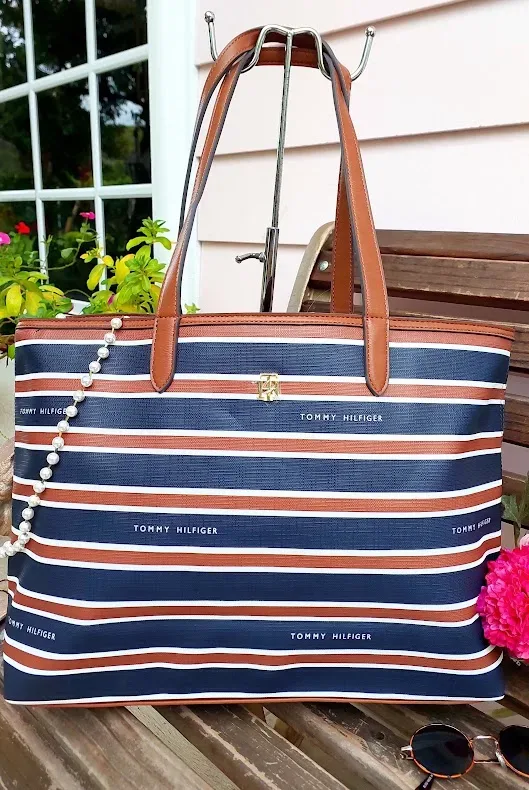 Bolso de hombro Tommy Hilfiger para dama color café