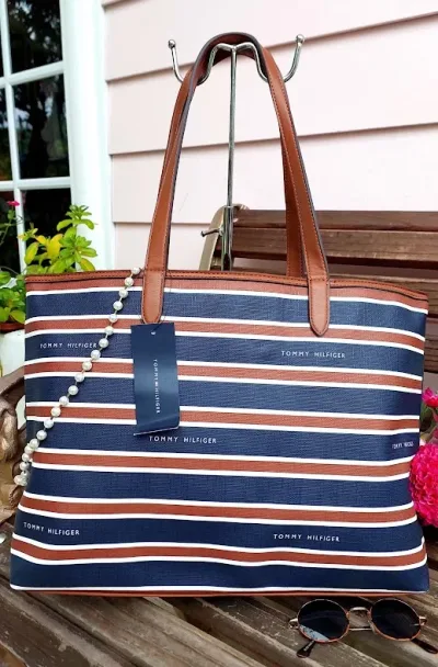 Bolso de hombro Tommy Hilfiger para dama color café