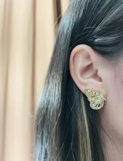 Aretes para dama con diseño de mariposa