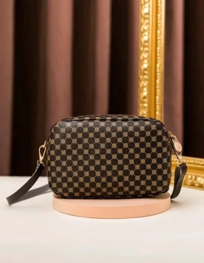 Bolso para dama con diseño de trébol