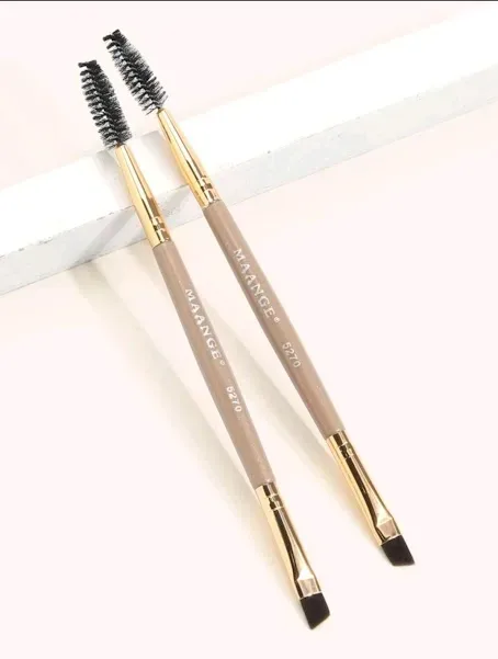 Set de brochas de maquillaje color café, dorado y negro