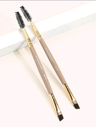 Set de brochas de maquillaje color café, dorado y negro