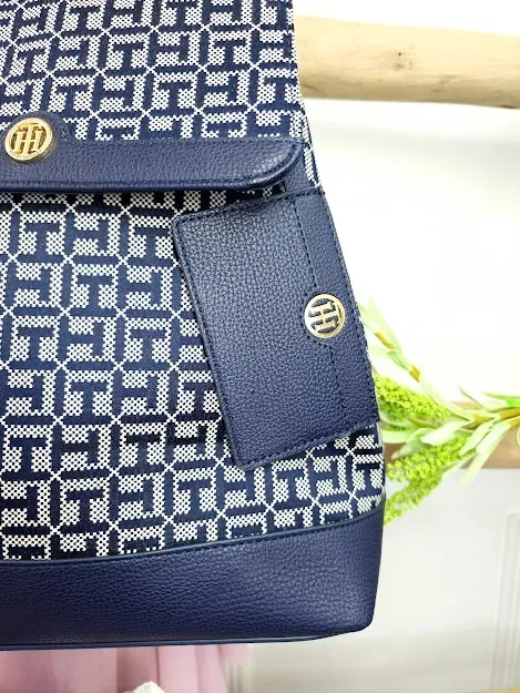 Mochila Tommy Hilfiger para dama color azul y beige