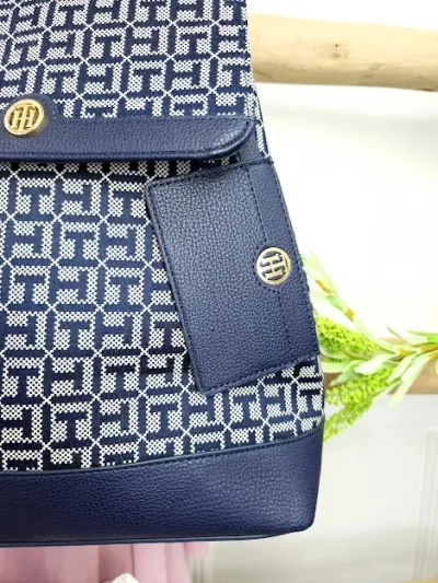 Mochila Tommy Hilfiger para dama color azul y beige