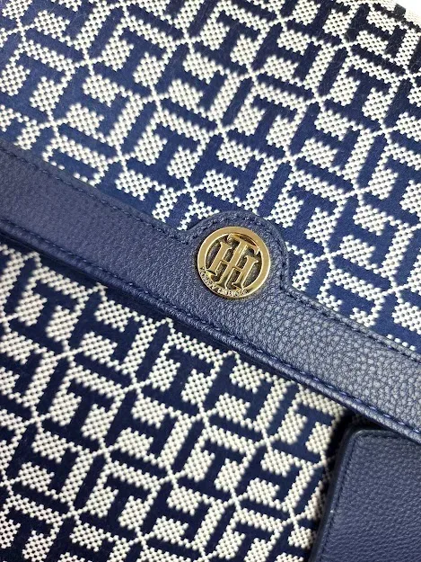 Mochila Tommy Hilfiger para dama color azul y beige