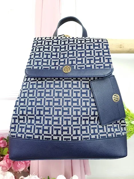 Mochila Tommy Hilfiger para dama color azul y beige