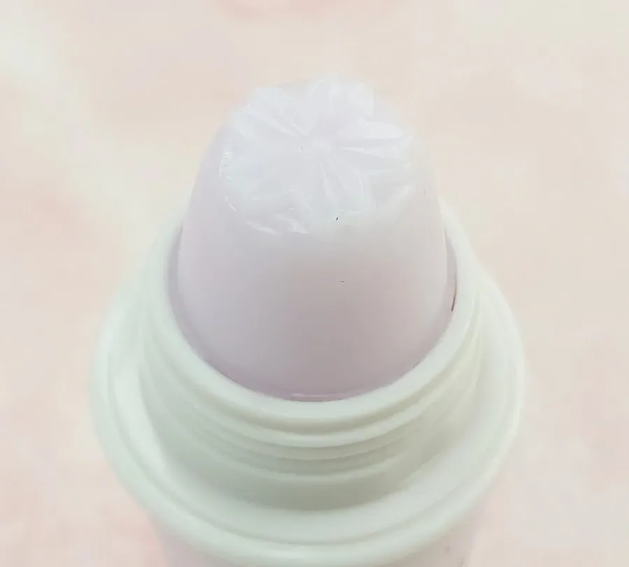 Balsamo labial Very Berry para dama color lila