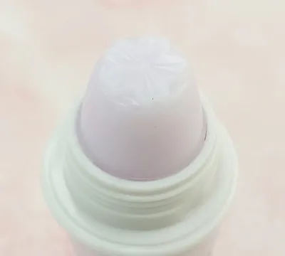 Balsamo labial Very Berry para dama color lila