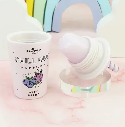 Balsamo labial Very Berry para dama color lila