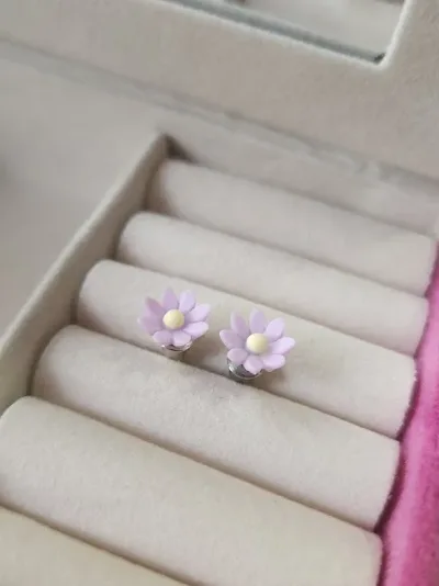 Par de aretes para dama diseño de flor morada