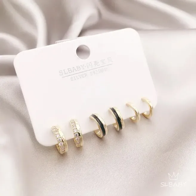 Set de aretes plata 925 con baño de oro diseño de argollas