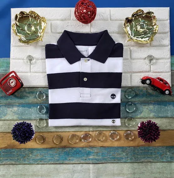 Camiseta Timberland color azul con blanco diseño de franjas