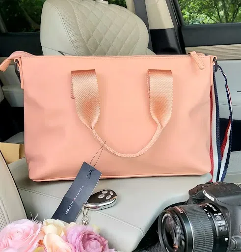 Bolso Tommy Hilfiger para dama color coral