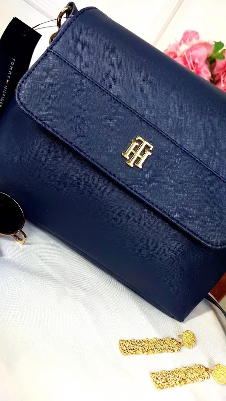 Bolso de hombro Tommy Hilfiger para dama color azul oscuro
