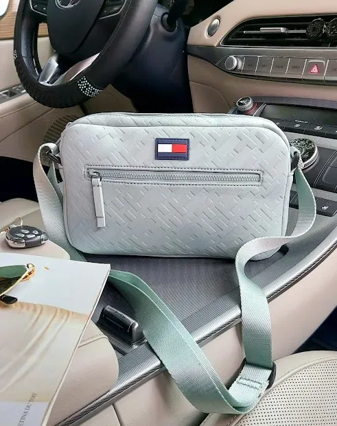 Bolso Tommy Hilfiger para dama color verde agua