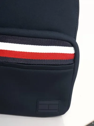 Bolso Tommy Hilfiger para dama color negro