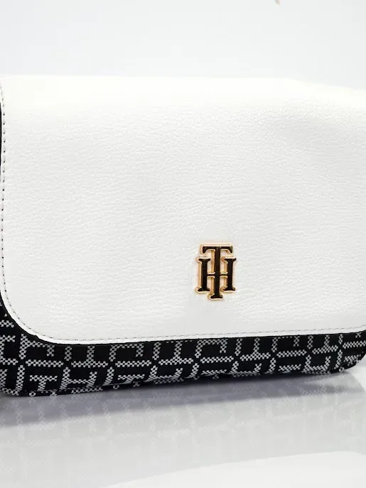 Bolso Tommy Hilfiger para dama color negro y blanco