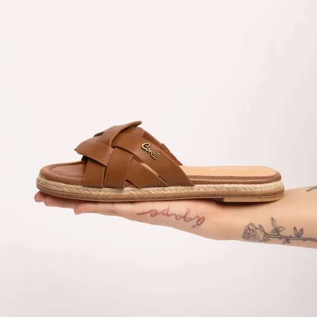 Sandalias Coral para dama BECKA color camel.
