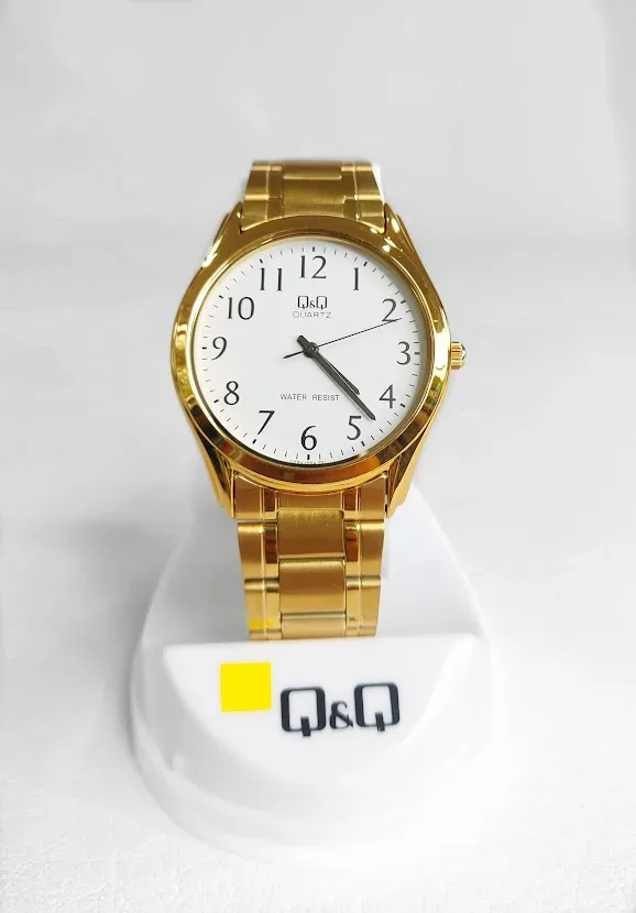 Reloj Q&Q para caballero color dorado