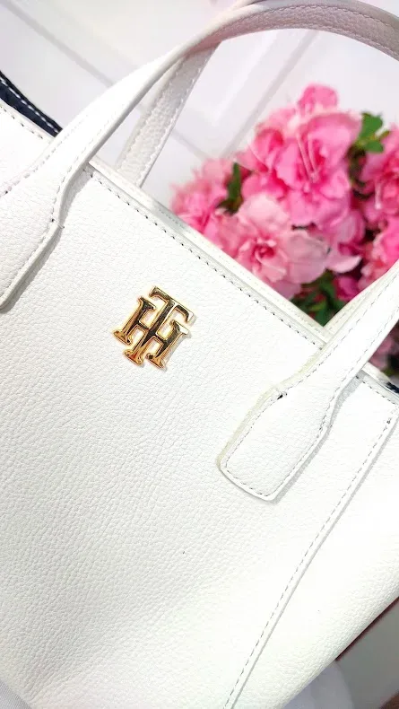 Bolso de hombro Tommy Hilfiger para dama color blanco hueso