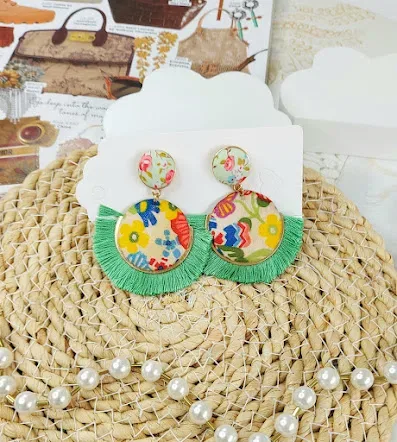 Aretes para dama de fantasía con forma de abanico y circulo
