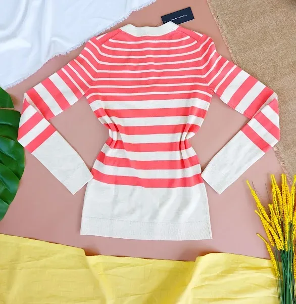 Suéter Tommy Hilfiger para dama de rayas color beige y coral