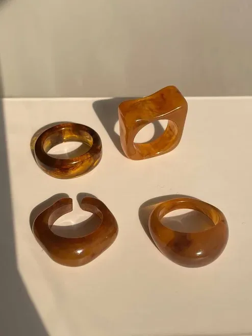 Set de anillos con diferentes formas color café