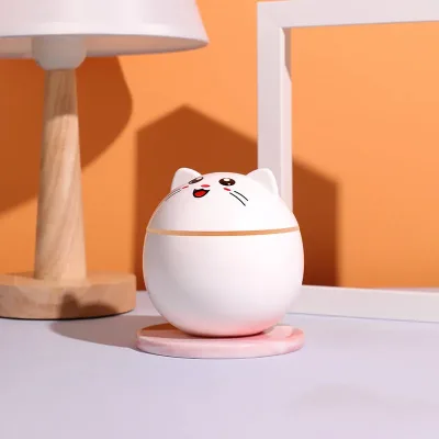 Humificador en forma de gato color blanco carga USB, con luz cambiante de colores