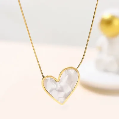 Collar con dije de corazón