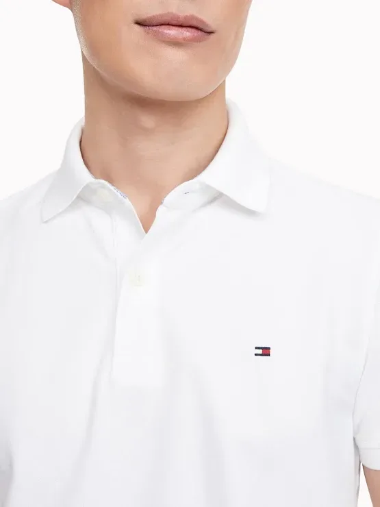 Camiseta Tommy Hilfiger Slim Fit para caballero color blanco, de dos botones, Slim Fit