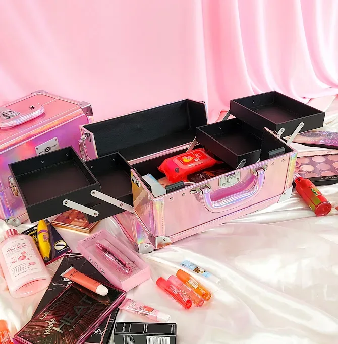 Caja de maquillaje Pfiffery para dama color rosado tornasol