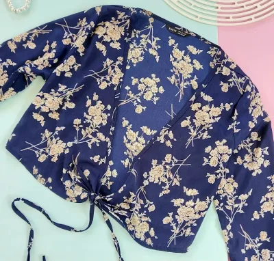 Blus apara dama color azul con estampado floral