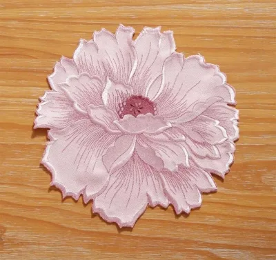 1 pieza de mantelito individual con borde de flor