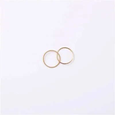 Anillo de acero titanio para dama color dorado