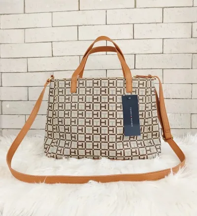 Bolso Tommy Hilfiger para dama color cafe