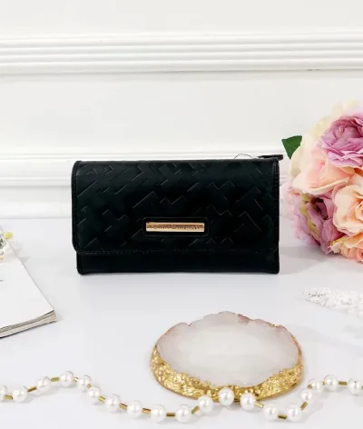 Cartera Tommy Hilfiger para dama color negro.