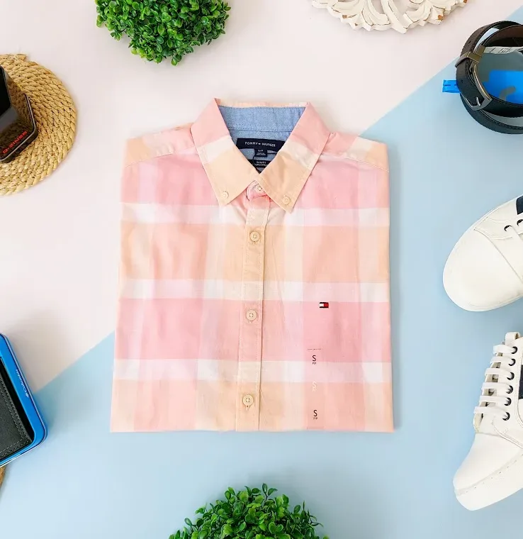 Camisa Tommy Hilfiger Slim Fit para caballero diseño a rayas cuadros